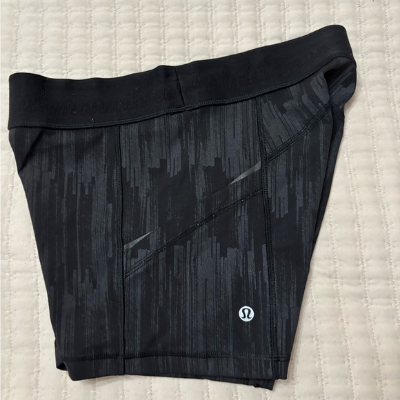 Lululemon‎ What the Sport Short *Full-On Luxtreme Scrath Match Black Multi SZ 6 - Picture 6 of 10
